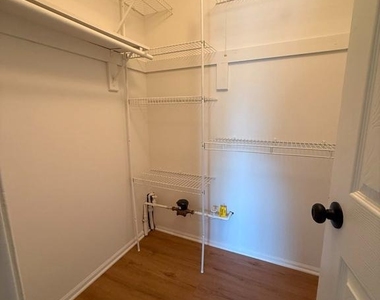121 Andover Place - Photo Thumbnail 9