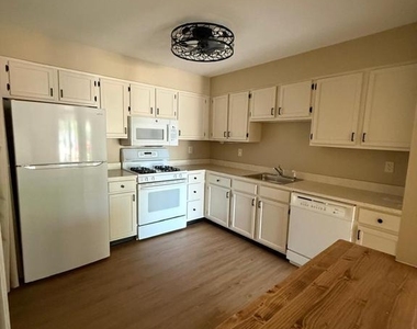 121 Andover Place - Photo Thumbnail 16