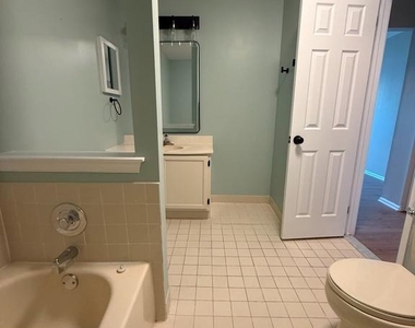 121 Andover Place - Photo Thumbnail 11