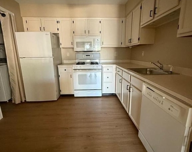 121 Andover Place - Photo Thumbnail 18