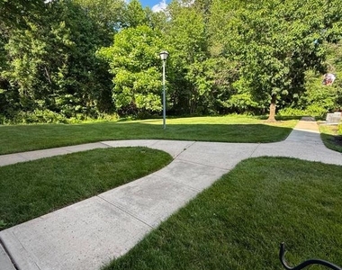 121 Andover Place - Photo Thumbnail 21