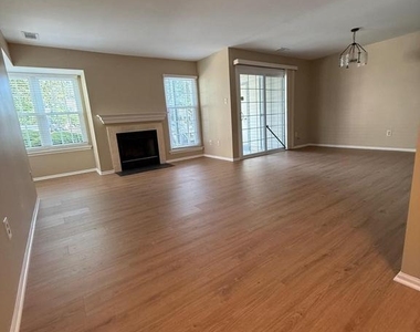 121 Andover Place - Photo Thumbnail 4