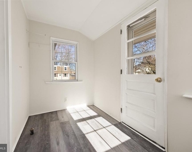 311 Railroad Boulevard - Photo Thumbnail 8