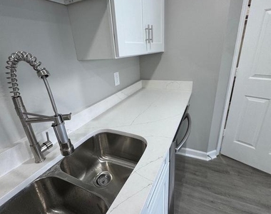 6900 Saint Ignatius Drive - Photo Thumbnail 9