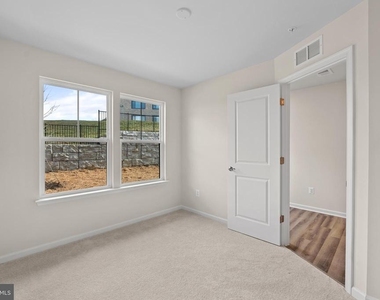 6045 Soho Way - Photo Thumbnail 4