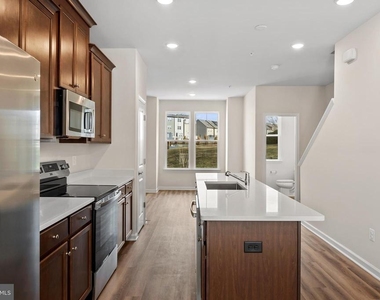 6045 Soho Way - Photo Thumbnail 12