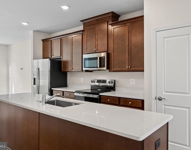 6045 Soho Way - Photo Thumbnail 7