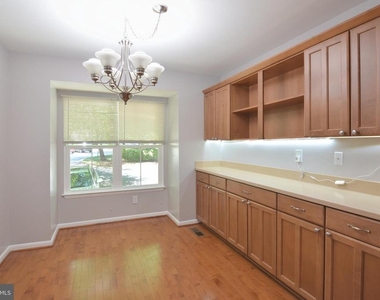 13326 Waterside Circle - Photo Thumbnail 8