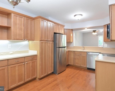 13326 Waterside Circle - Photo Thumbnail 4