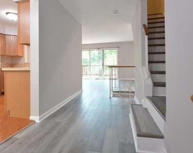 13326 Waterside Circle - Photo Thumbnail 10