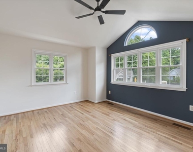 211 Westlake Boulevard - Photo Thumbnail 4