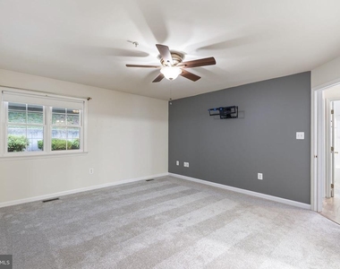 211 Westlake Boulevard - Photo Thumbnail 9