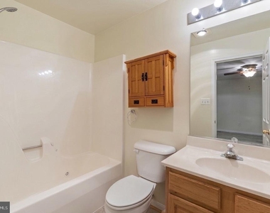 211 Westlake Boulevard - Photo Thumbnail 15