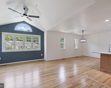 211 Westlake Boulevard - Photo Thumbnail 2