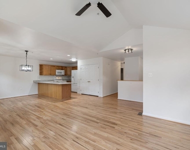 211 Westlake Boulevard - Photo Thumbnail 6