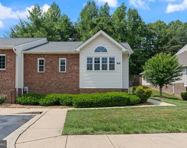 211 Westlake Boulevard - Photo Thumbnail 25