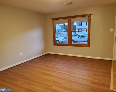 1321 Greyswood Road - Photo Thumbnail 2