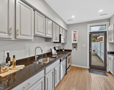 624 14th Place Ne - Photo Thumbnail 8