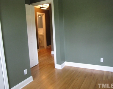 501 Parkview Drive - Photo Thumbnail 7