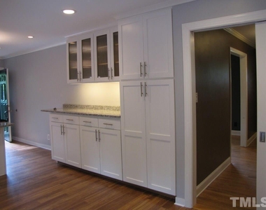 501 Parkview Drive - Photo Thumbnail 4