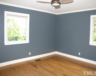 501 Parkview Drive - Photo Thumbnail 6