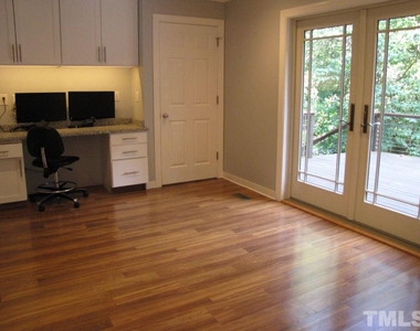 501 Parkview Drive - Photo Thumbnail 5