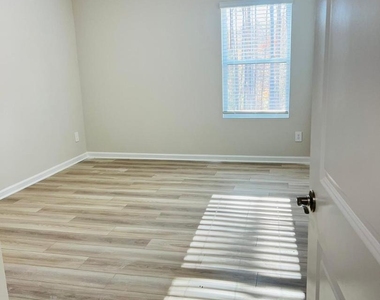 745 Riguard Way - Photo Thumbnail 11