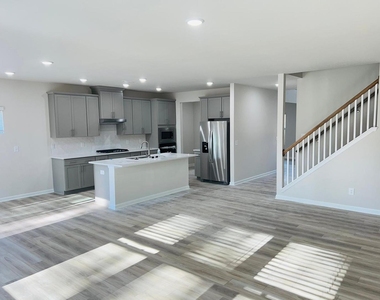 745 Riguard Way - Photo Thumbnail 2
