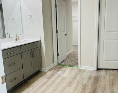 745 Riguard Way - Photo Thumbnail 23