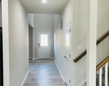 745 Riguard Way - Photo Thumbnail 9