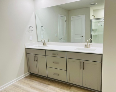 745 Riguard Way - Photo Thumbnail 22