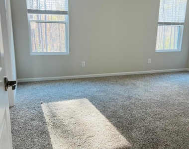 745 Riguard Way - Photo Thumbnail 17