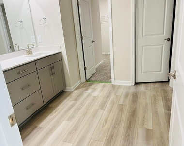 745 Riguard Way - Photo Thumbnail 25