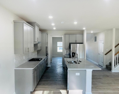 745 Riguard Way - Photo Thumbnail 5