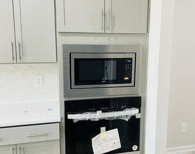 745 Riguard Way - Photo Thumbnail 7