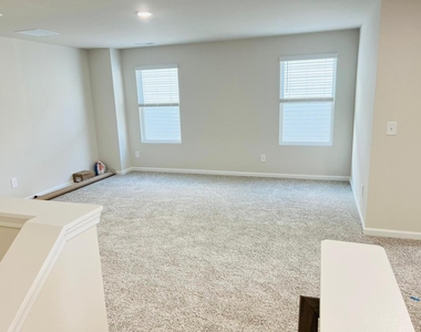745 Riguard Way - Photo Thumbnail 14