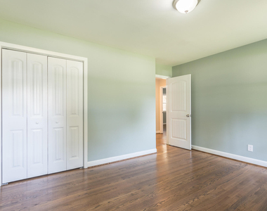 204 W Johnson Street - Photo Thumbnail 10