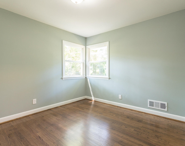 204 W Johnson Street - Photo Thumbnail 12