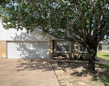 3201 Macarthur Ave - Photo Thumbnail 1