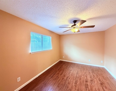 6503 Columbia Oaks Ct - Photo Thumbnail 16
