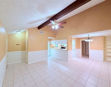 6503 Columbia Oaks Ct - Photo Thumbnail 3