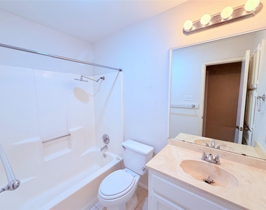 6503 Columbia Oaks Ct - Photo Thumbnail 19