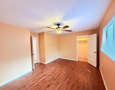 6503 Columbia Oaks Ct - Photo Thumbnail 15