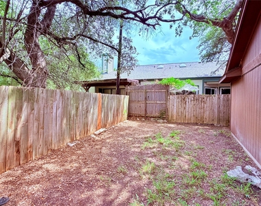 6503 Columbia Oaks Ct - Photo Thumbnail 24