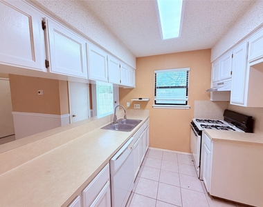 6503 Columbia Oaks Ct - Photo Thumbnail 10
