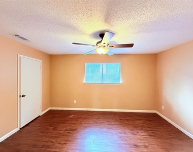 6503 Columbia Oaks Ct - Photo Thumbnail 14