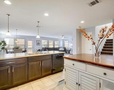 9016 Ridgewell Rd - Photo Thumbnail 10
