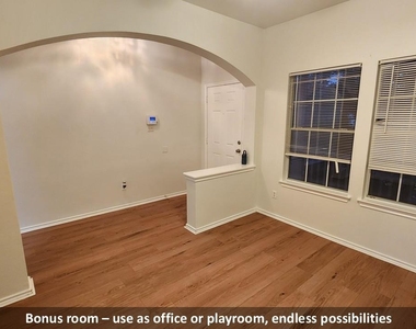 11500 Lapoynor St - Photo Thumbnail 5