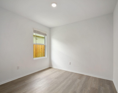 6515 Arid Way - Photo Thumbnail 20