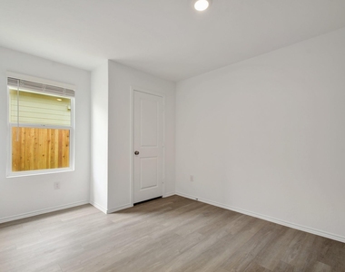 6515 Arid Way - Photo Thumbnail 21